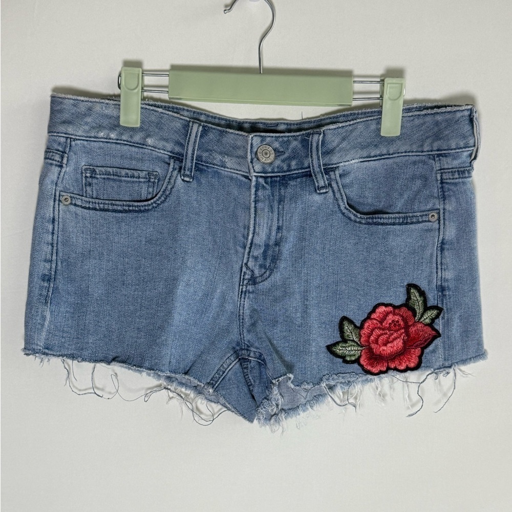 Express shortie low rise shorts • Women’s size 8